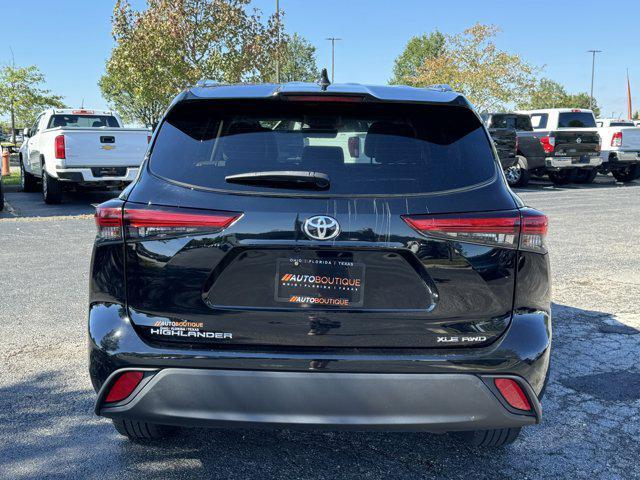 used 2021 Toyota Highlander car, priced at $27,900