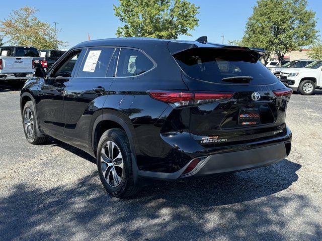 used 2021 Toyota Highlander car, priced at $27,900