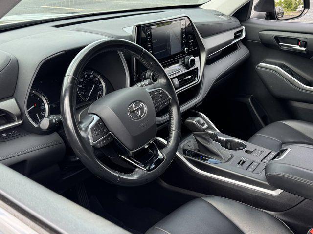 used 2021 Toyota Highlander car, priced at $33,900