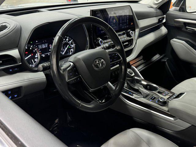 used 2020 Toyota Highlander car, priced at $28,500