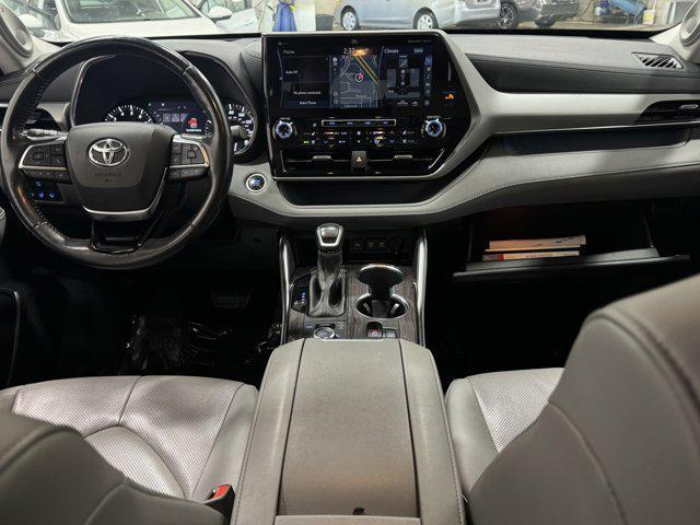 used 2020 Toyota Highlander car, priced at $28,500