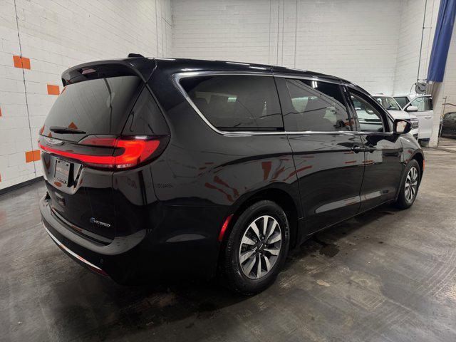 used 2023 Chrysler Pacifica Hybrid car, priced at $22,045