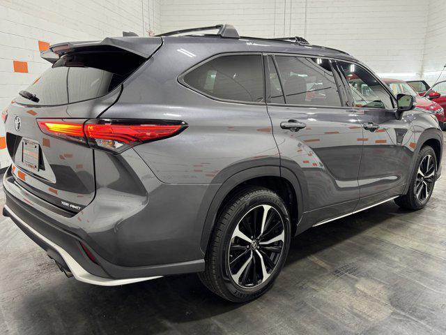 used 2021 Toyota Highlander car, priced at $31,100