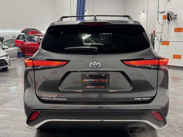 used 2021 Toyota Highlander car, priced at $31,100