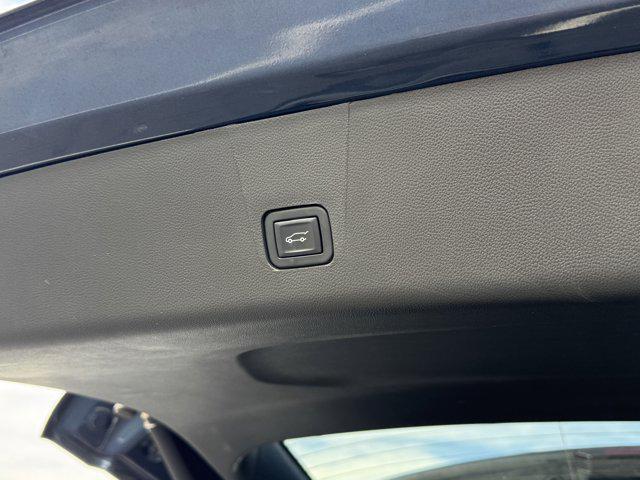 used 2023 Chevrolet Traverse car, priced at $20,900