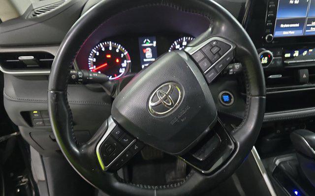 used 2020 Toyota Highlander car, priced at $24,045