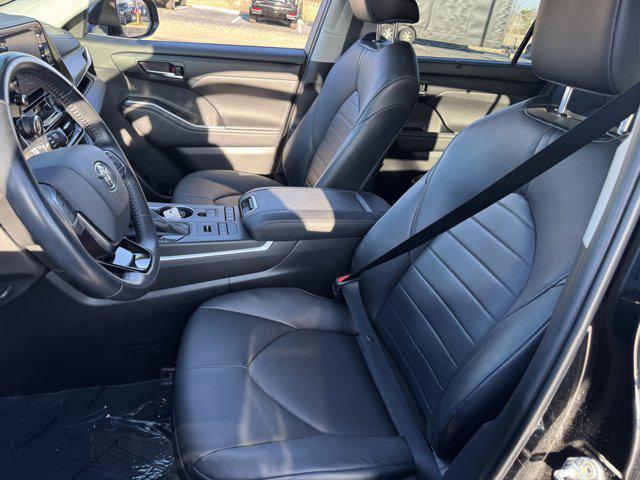 used 2020 Toyota Highlander car, priced at $28,545