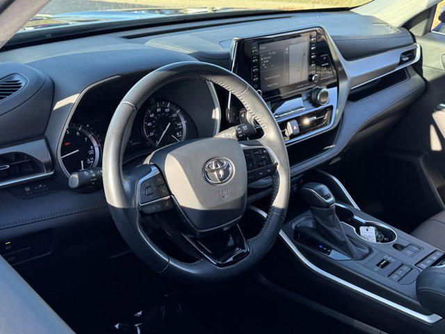 used 2020 Toyota Highlander car, priced at $28,545