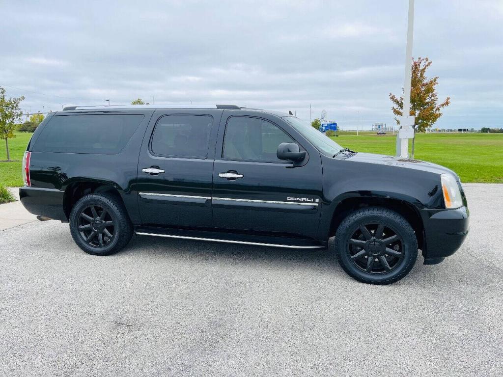 used 2007 GMC Yukon XL car, priced at $9,995