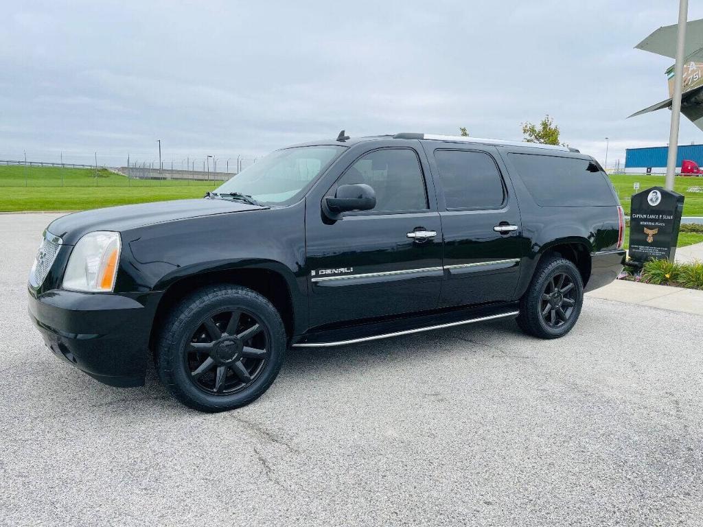 used 2007 GMC Yukon XL car, priced at $9,995