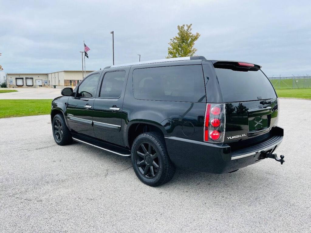 used 2007 GMC Yukon XL car, priced at $9,995