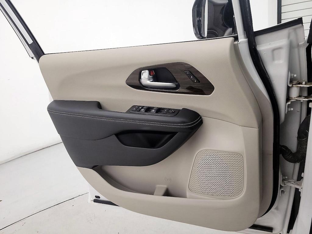 used 2023 Chrysler Pacifica car, priced at $26,998