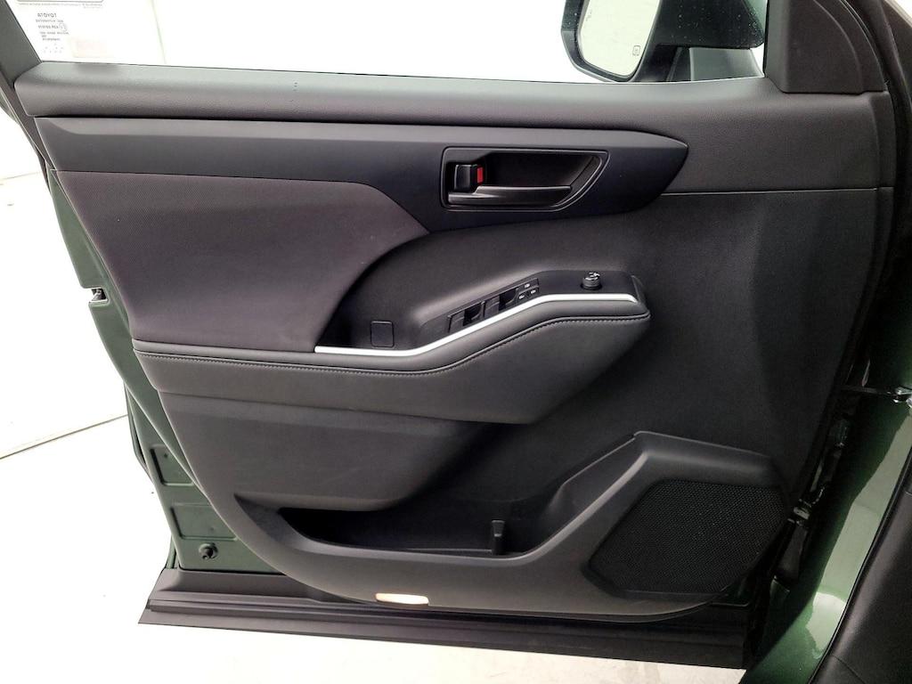 used 2023 Toyota Highlander Hybrid car, priced at $39,998
