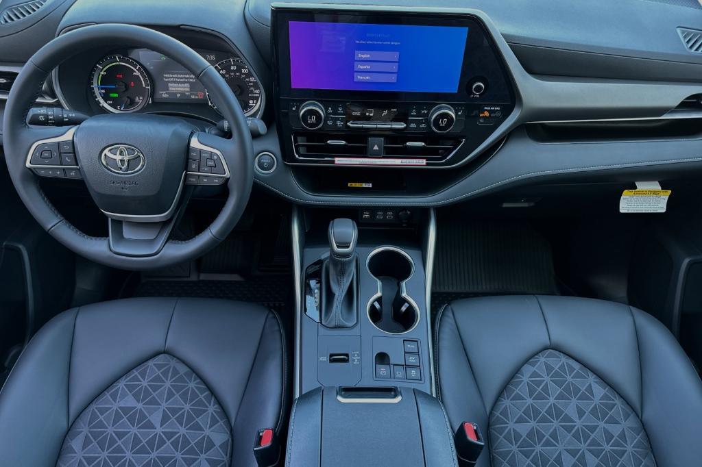 new 2024 Toyota Highlander Hybrid car