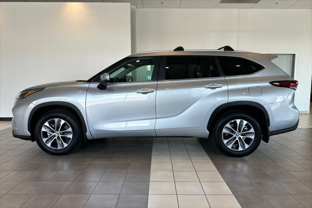 used 2024 Toyota Highlander car, priced at $45,991