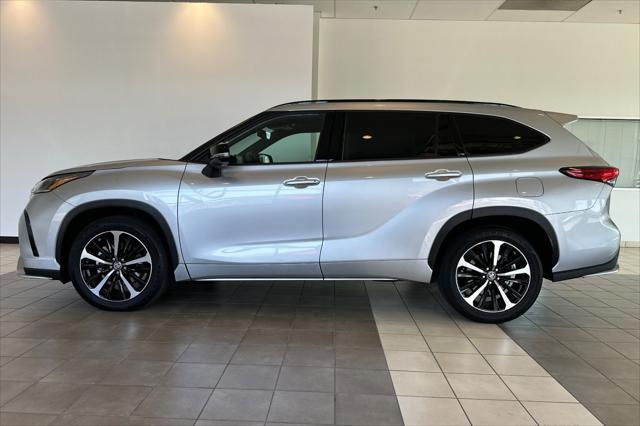 used 2022 Toyota Highlander car, priced at $42,981
