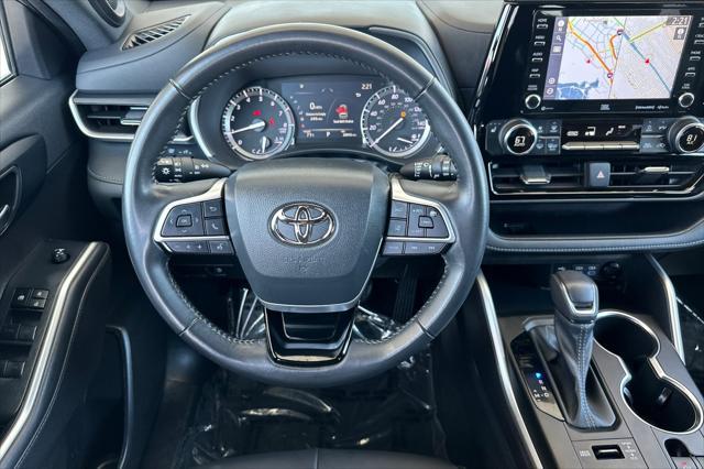 used 2022 Toyota Highlander car, priced at $42,981