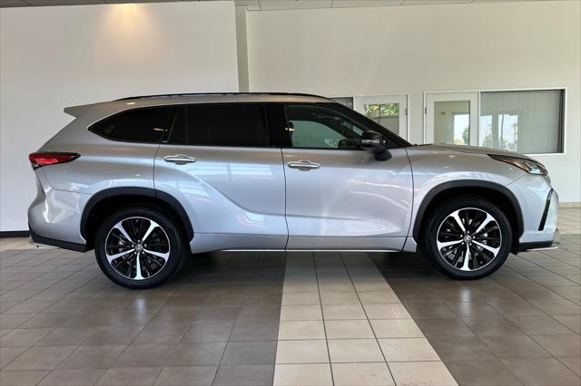 used 2022 Toyota Highlander car, priced at $42,981