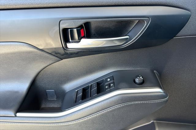 used 2022 Toyota Highlander car, priced at $42,981