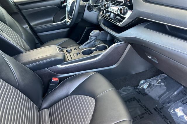 used 2022 Toyota Highlander car, priced at $42,981