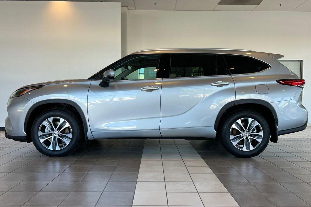 used 2022 Toyota Highlander car, priced at $33,781