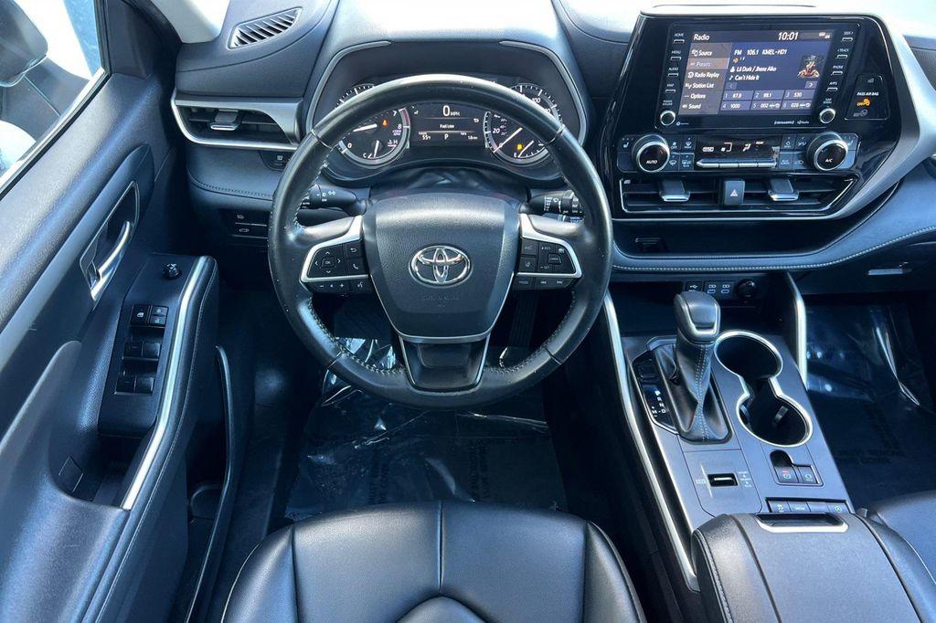 used 2022 Toyota Highlander car, priced at $33,781