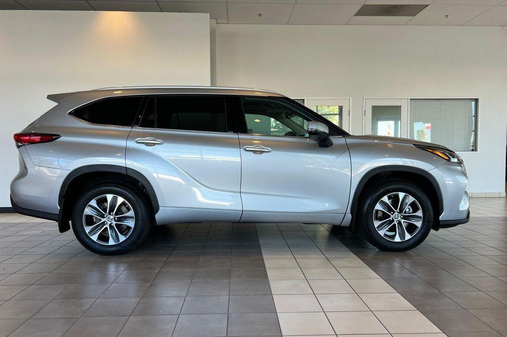 used 2022 Toyota Highlander car, priced at $33,781