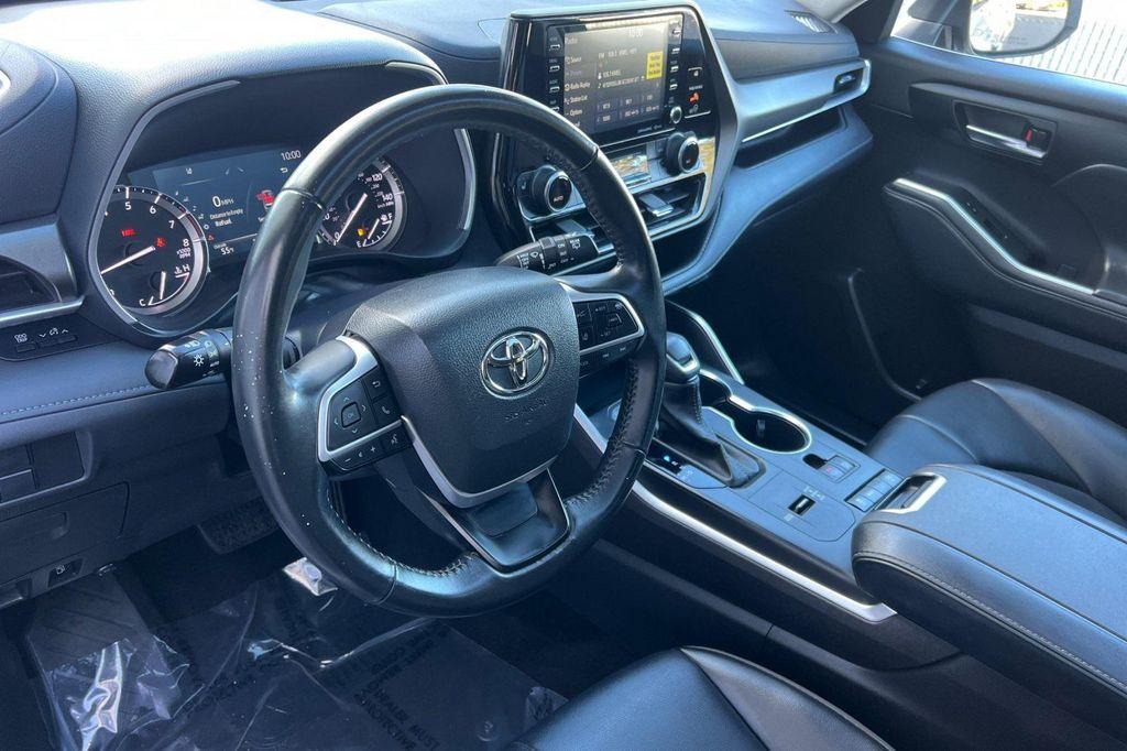 used 2022 Toyota Highlander car, priced at $33,781