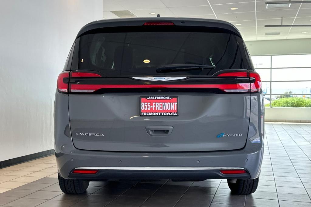 used 2021 Chrysler Pacifica Hybrid car, priced at $25,891