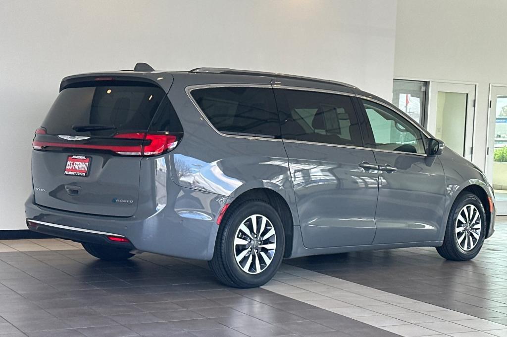 used 2021 Chrysler Pacifica Hybrid car, priced at $25,891
