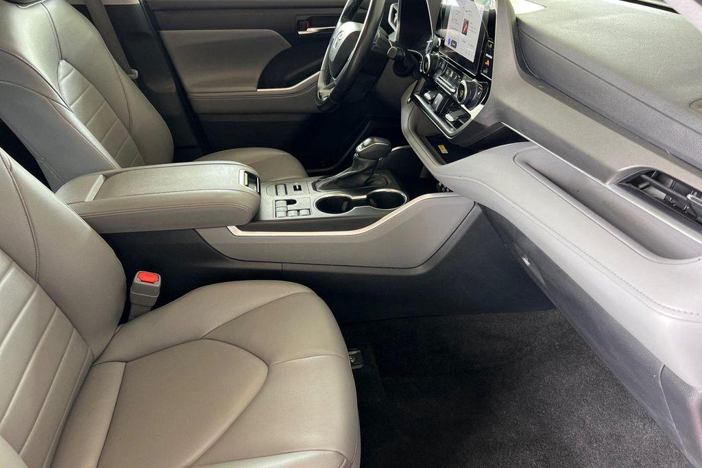 used 2023 Toyota Highlander car, priced at $37,682