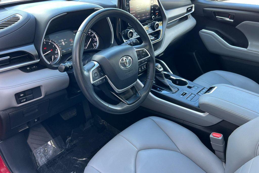 used 2022 Toyota Highlander car, priced at $37,682