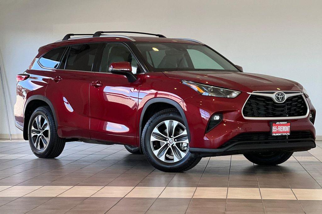 used 2022 Toyota Highlander car, priced at $37,682