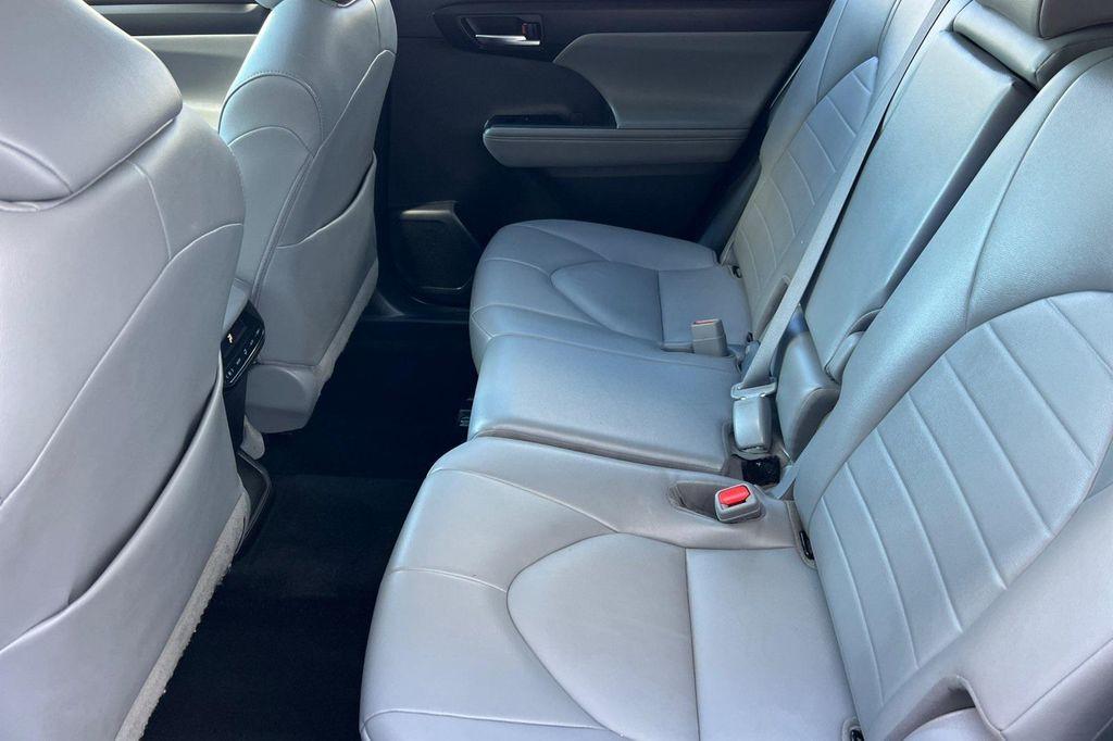 used 2022 Toyota Highlander car, priced at $37,682