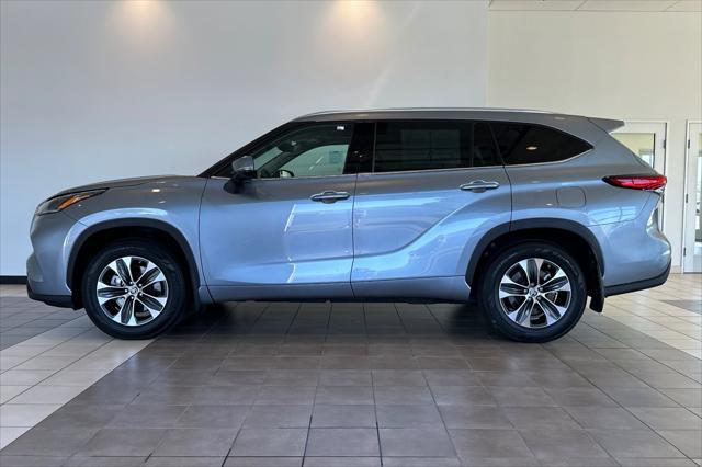 used 2021 Toyota Highlander car, priced at $40,488