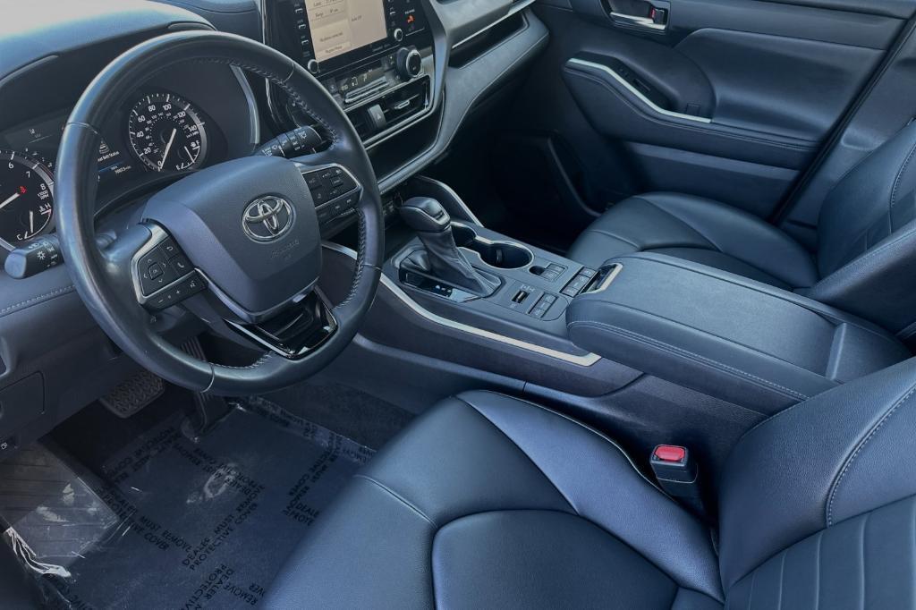 used 2021 Toyota Highlander car, priced at $35,891