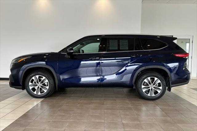 used 2022 Toyota Highlander car, priced at $37,999