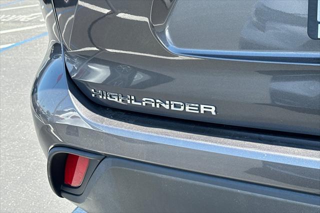 used 2022 Toyota Highlander car, priced at $39,981