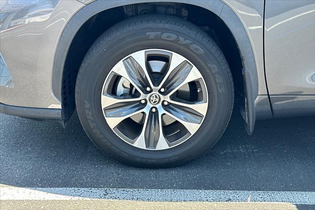 used 2022 Toyota Highlander car, priced at $39,981