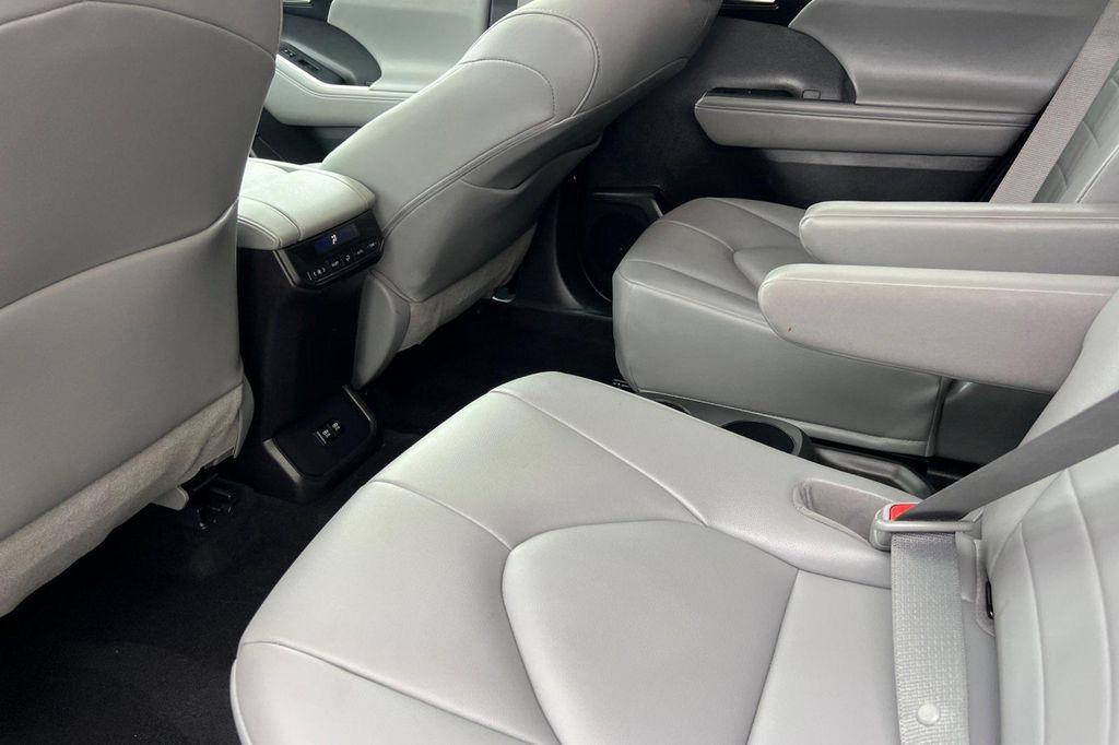 used 2021 Toyota Highlander Hybrid car, priced at $39,581