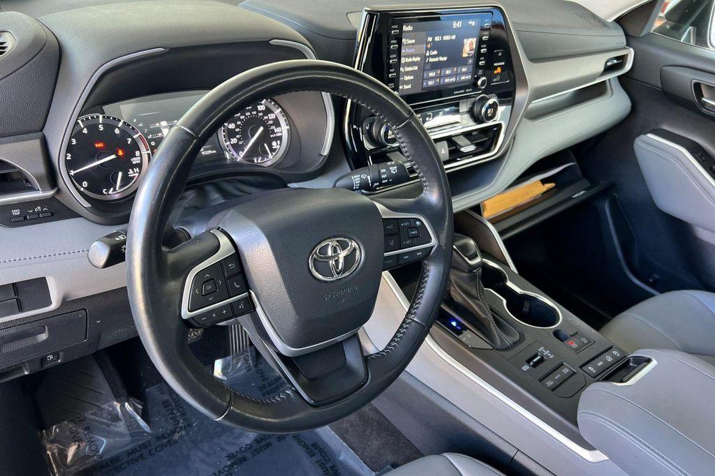 used 2022 Toyota Highlander car, priced at $30,971