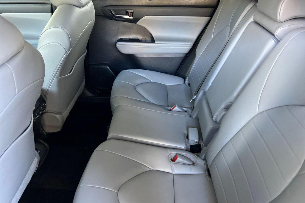 used 2022 Toyota Highlander car, priced at $30,971