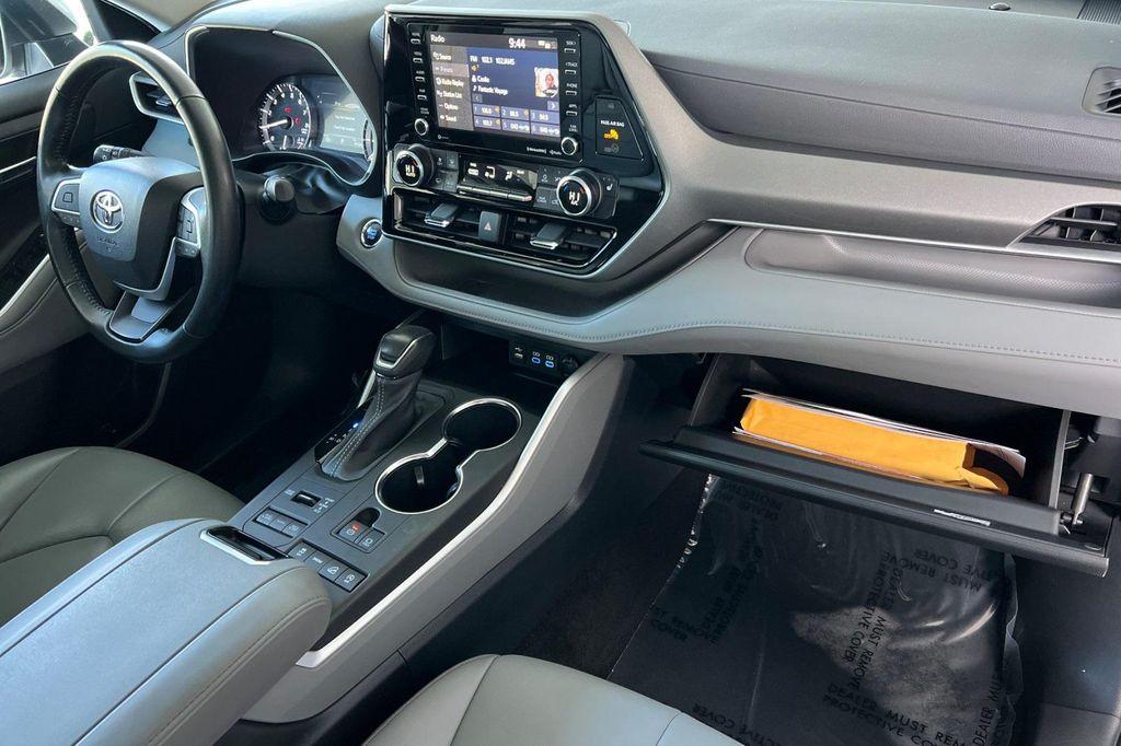 used 2022 Toyota Highlander car, priced at $30,971