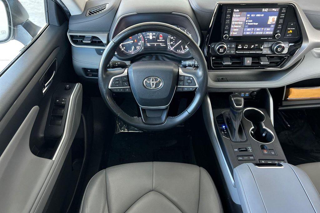 used 2022 Toyota Highlander car, priced at $30,971