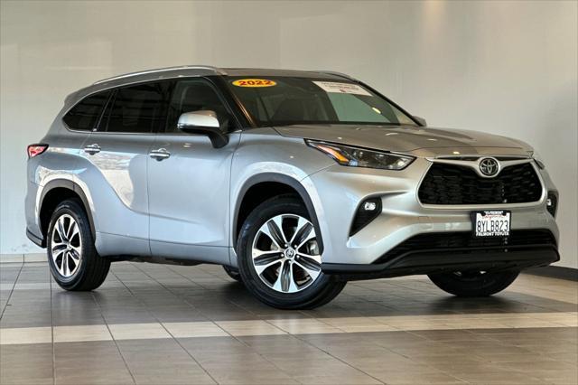 used 2022 Toyota Highlander car, priced at $35,888