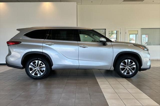 used 2022 Toyota Highlander car, priced at $35,888