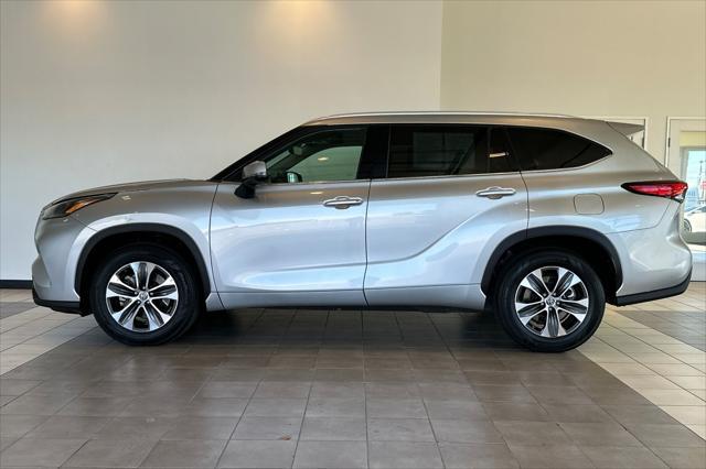 used 2022 Toyota Highlander car, priced at $35,888