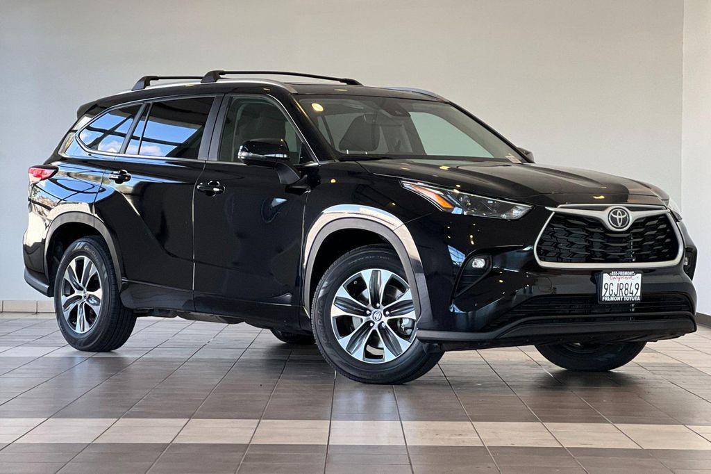 used 2023 Toyota Highlander car, priced at $34,981