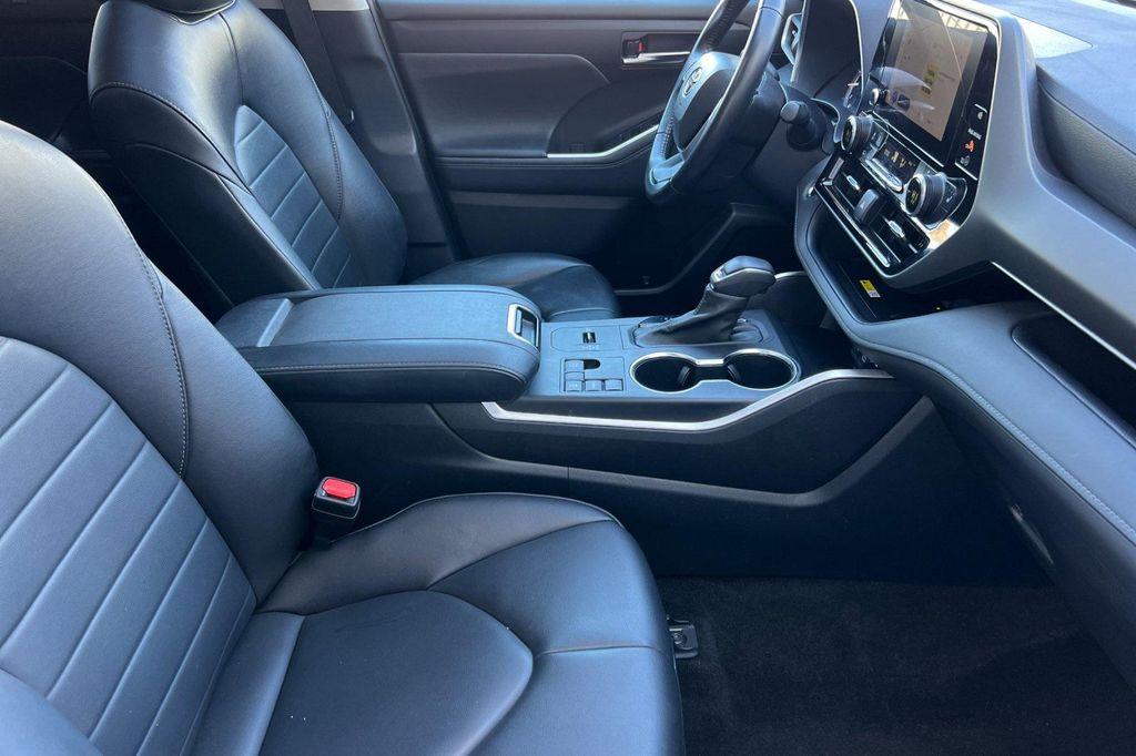used 2023 Toyota Highlander car, priced at $34,981