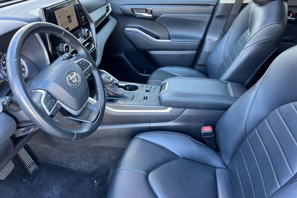 used 2023 Toyota Highlander car, priced at $34,981
